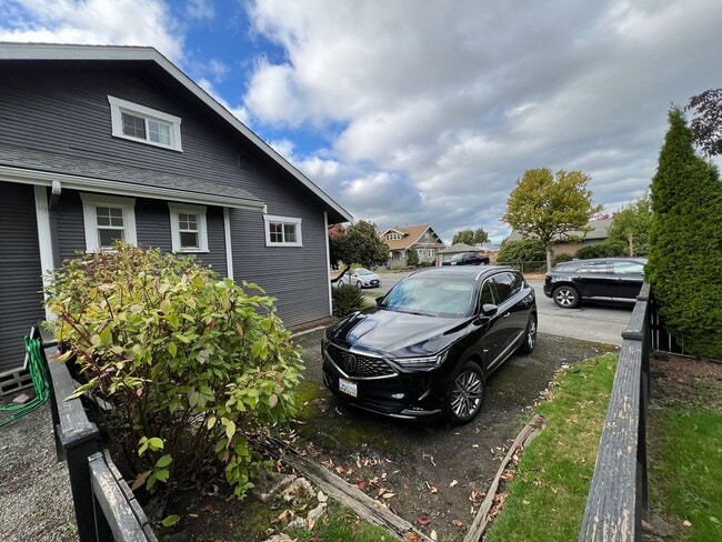 Building Photo - Gorgeous Craftsman available Now