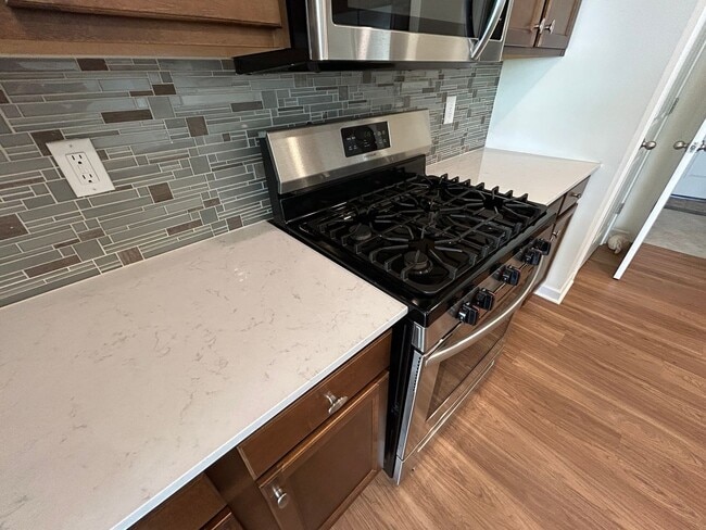 Building Photo - 1003 Excite Ave