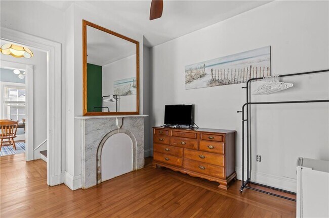 Building Photo - 15 1/2 Bayview Ave