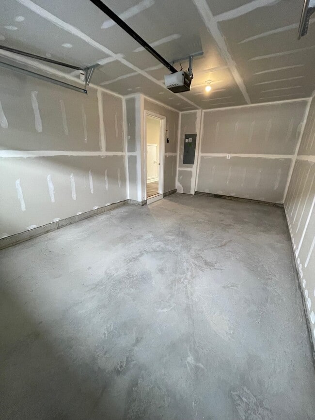 Building Photo - 4669 Drysdale St