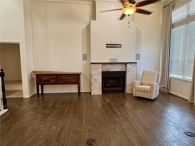 Building Photo - 101 Fox Glove Ln