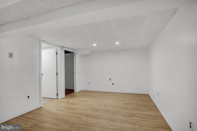 Building Photo - 303 S 3rd Ave
