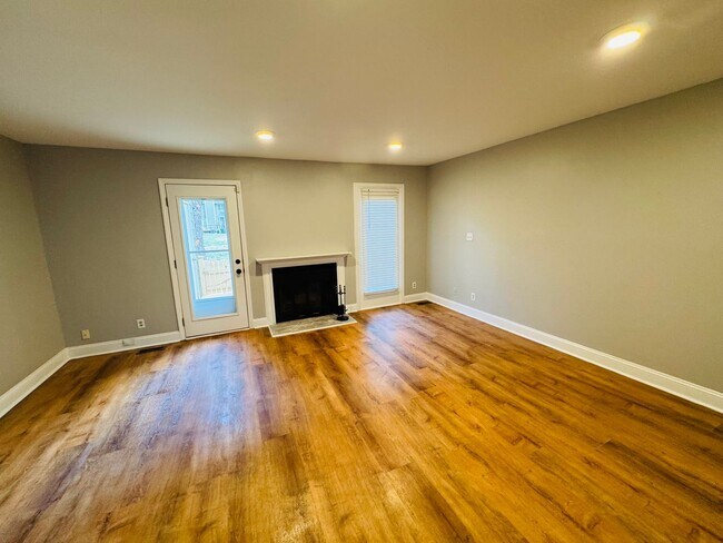 Building Photo - 5612 Darrow Dr