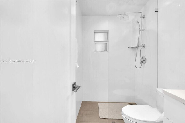 Building Photo - 836 W 40th St