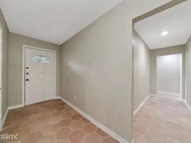 Building Photo - 3 Bedroom Single Family Home in San Antonio