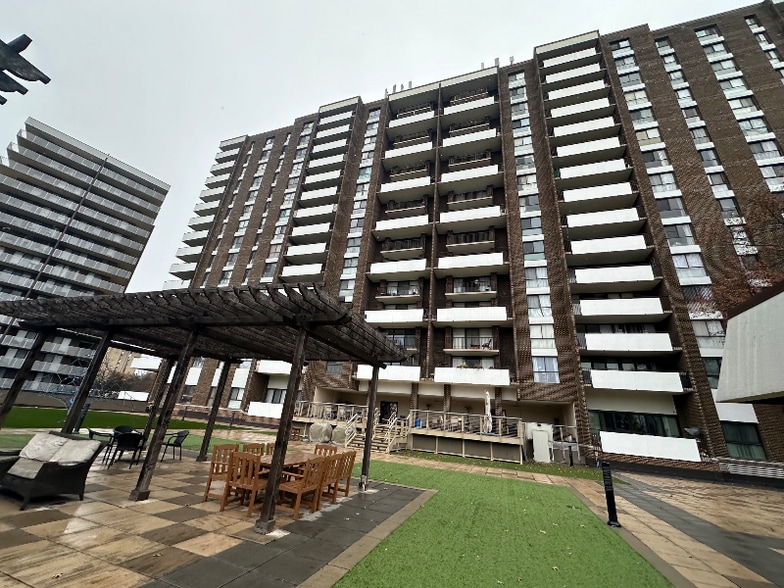 Building Photo - 250 S Reynolds St