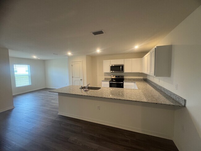 Building Photo - 1848 Grand Ridge St