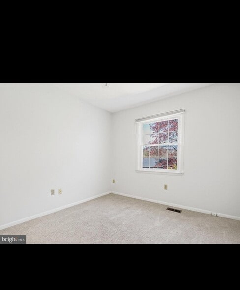 Building Photo - 6360 Silver Ridge Cir