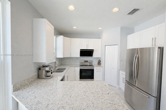 Building Photo - 5005 Northern Lights Dr