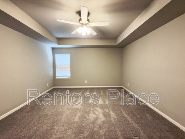 Building Photo - 13936 S Ironwood Pl