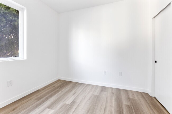 Bedroom 2 - 900 S Harvard Blvd
