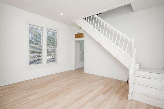 Building Photo - 81 San Marcos St