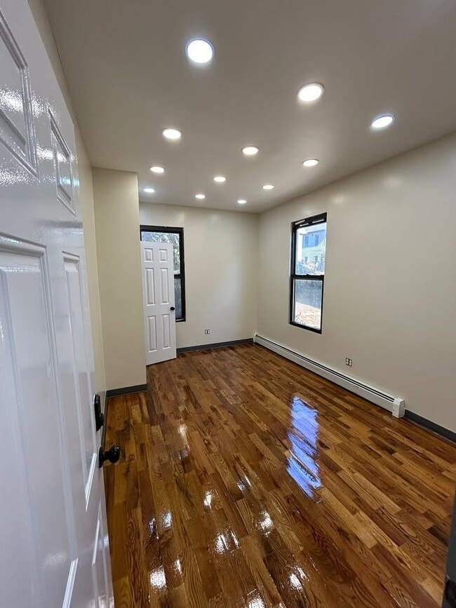 Building Photo - 436 Gregory St