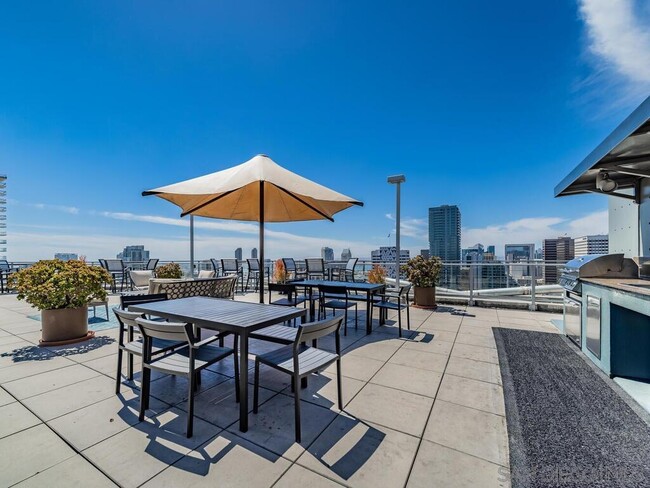 Roof Deck - 1080 Park Blvd