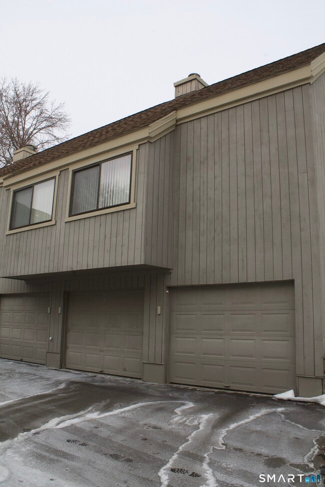 Building Photo - 14b Algonquin Ln