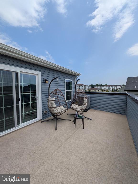 Building Photo - 16141 Meadow Glenn Dr