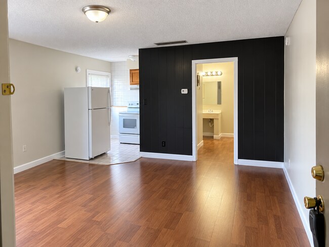 Building Photo - 606 Georgetown Dr