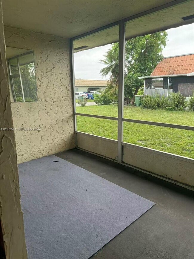 Building Photo - 7813 NW 70th Ct