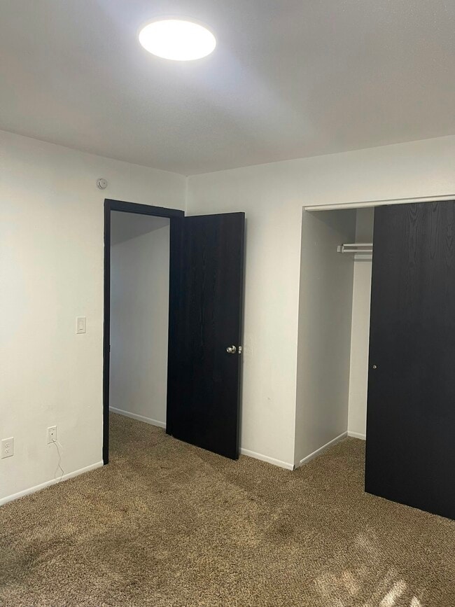 Building Photo - 4161 W Ridge Rd