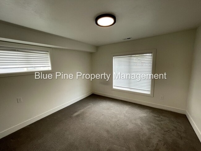 Building Photo - 1565 1/2 South Higbee Avenue