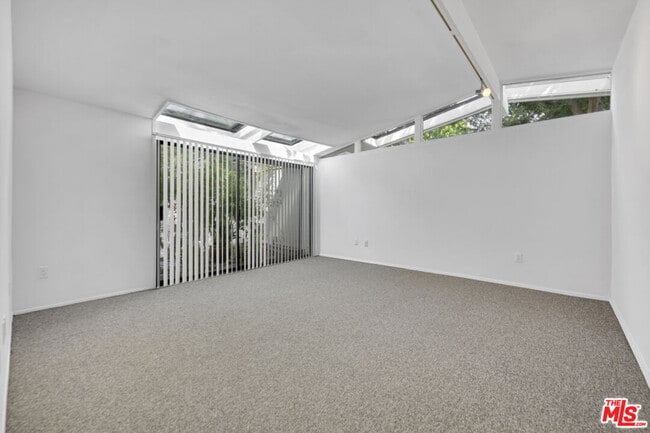 Building Photo - 30611 Las Estrellas Dr