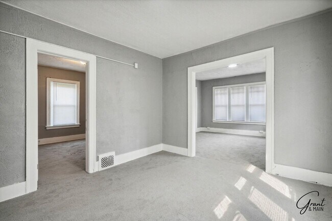 Building Photo - 3813 W Euclid St