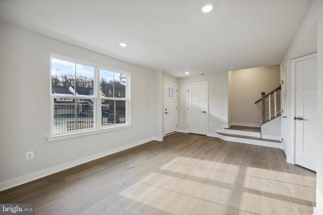 Building Photo - 223 Avalon Dr