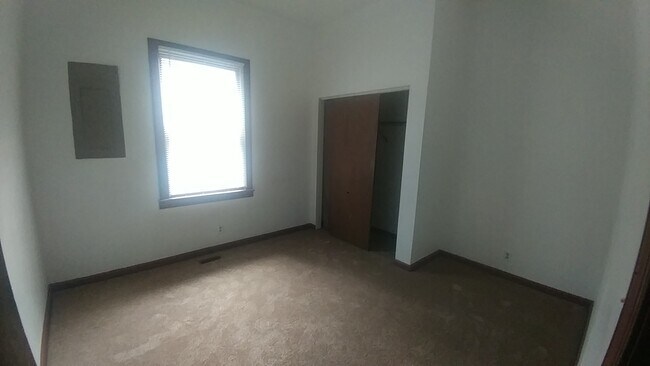 Building Photo - 708 DINWID