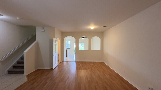 Building Photo - 3042 Grandiflora Dr