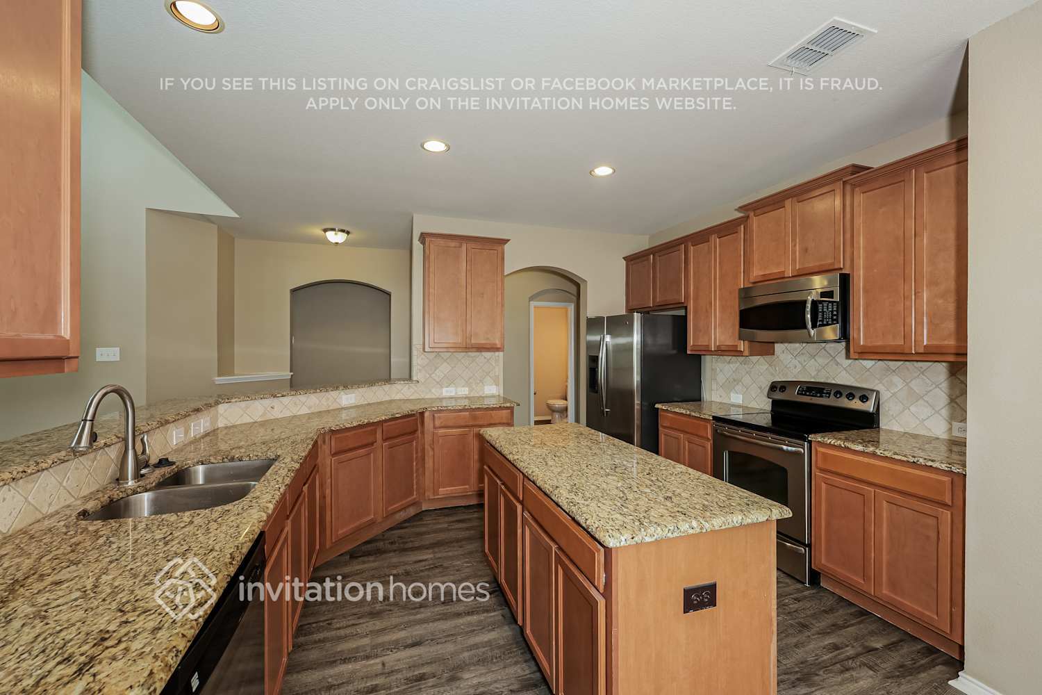 Building Photo - 15713 Landing Creek Ln