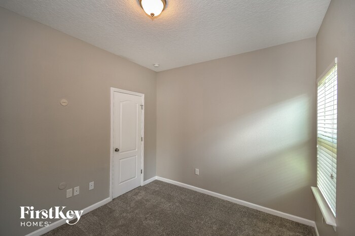 Building Photo - 10143 Dogwood Creek Dr