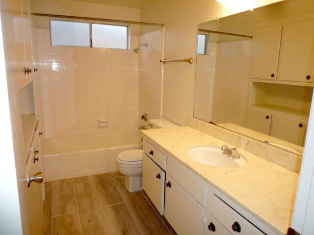 Building Photo - 7882 Comstock Cir