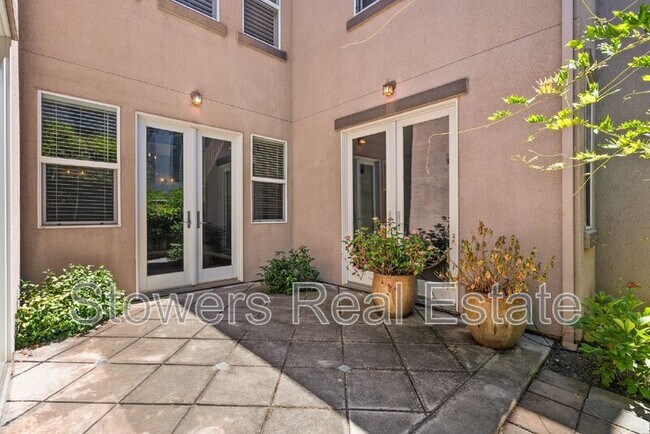 Building Photo - 1108 Bellingham Square