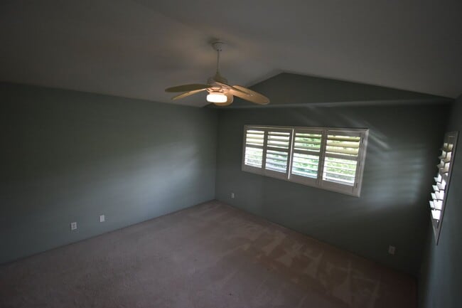 Building Photo - UNFURNISHED 3/2 PRIVATE HOME WITH OCEAN VIEW! AVAILABLE NOW!