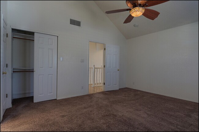 Building Photo - 1025 Jan Ellyn Ln