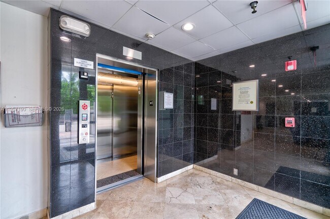 Building Photo - 7800 Collins Ave