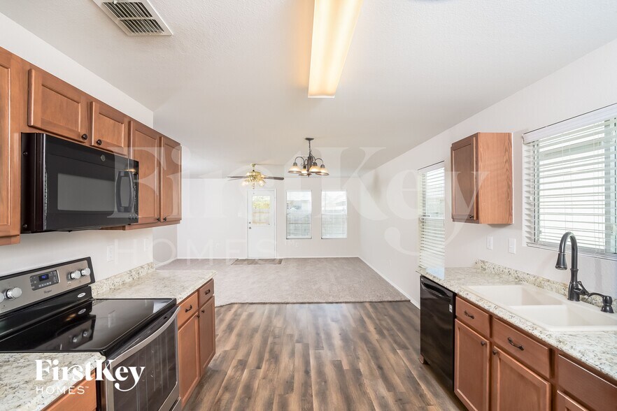 Building Photo - 8503 Silver Willow