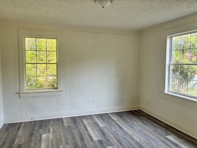 Building Photo - 513 Hoke St
