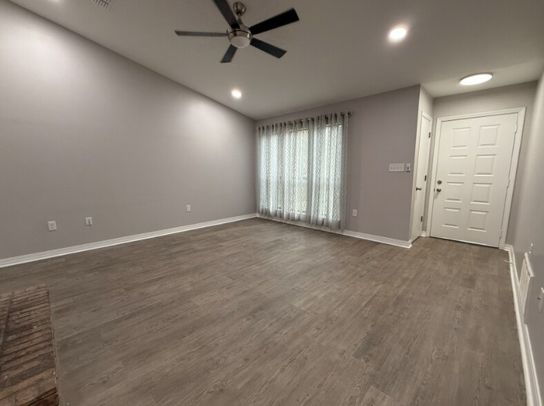 Building Photo - 1810 Valparaiso Blvd