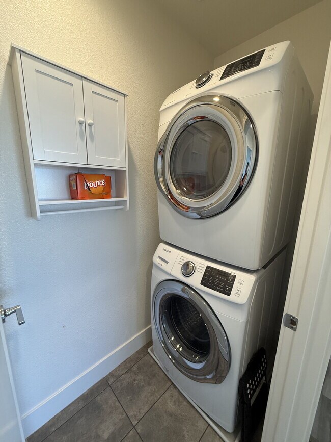 Building Photo - Bright & Spacious 3-Bedroom, 3.5-Bathroom Newark Home with Private Balcony