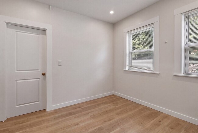 Building Photo - 311 N Harvard St