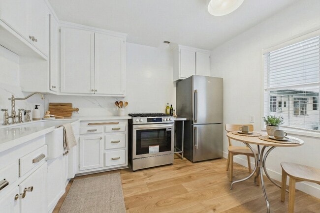 Studio Apartment - Larrabee One