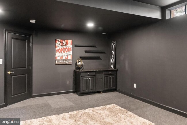 Building Photo - 730 Crisfield Way