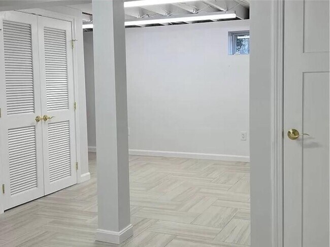 Building Photo - 14 Summer St