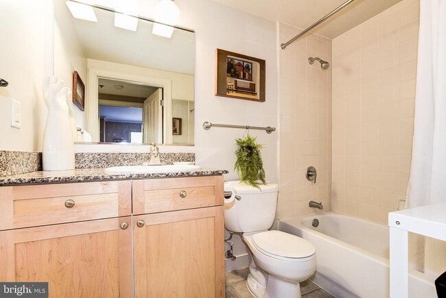 Building Photo - 777 7th St NW