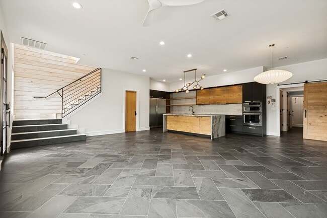Building Photo - LUXURY TOWNHOME IN LONE STAR DISTRICT