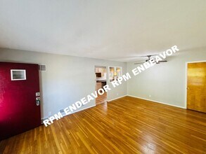 Building Photo - 3 Bed 1.5 Bath. Move in Ready! Deposit Fre...