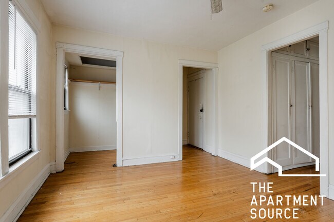 Building Photo - 512 W Cornelia Ave