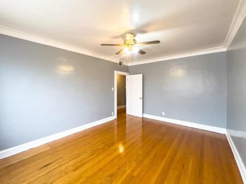 Building Photo - 8305 S Ashland Ave