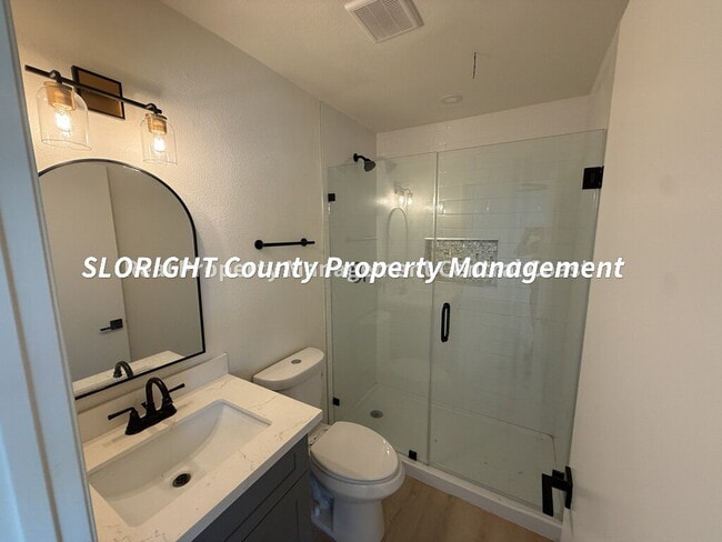 Building Photo - AVAILABLE NOW - 2 Bedroom, 2 Bath Coastal Apartment